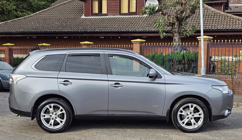 MITSUBISHI OUTLANDER