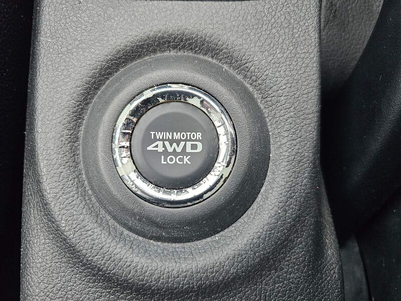 MITSUBISHI OUTLANDER