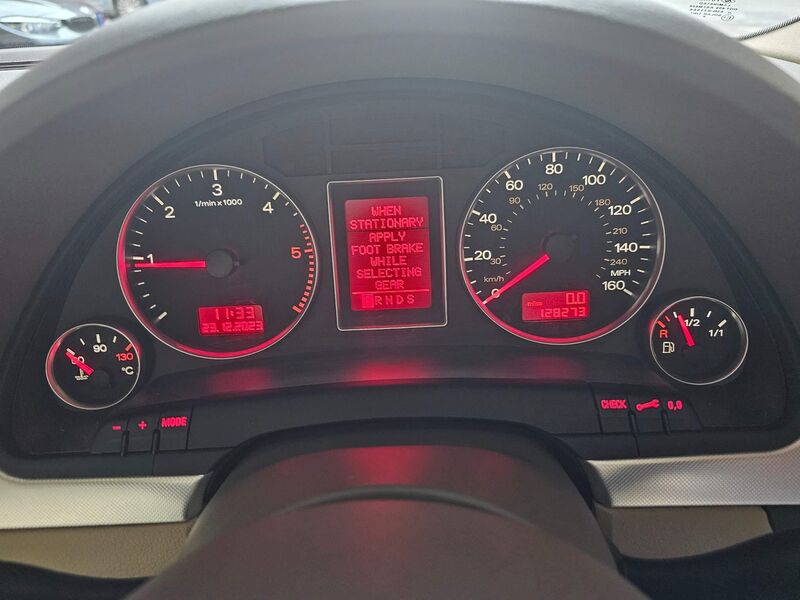 AUDI A4 AVANT