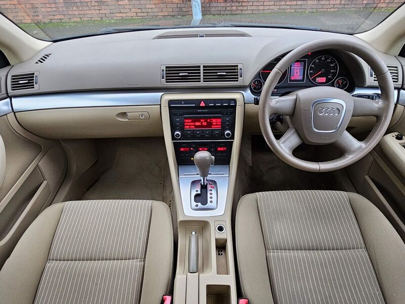 AUDI A4 AVANT