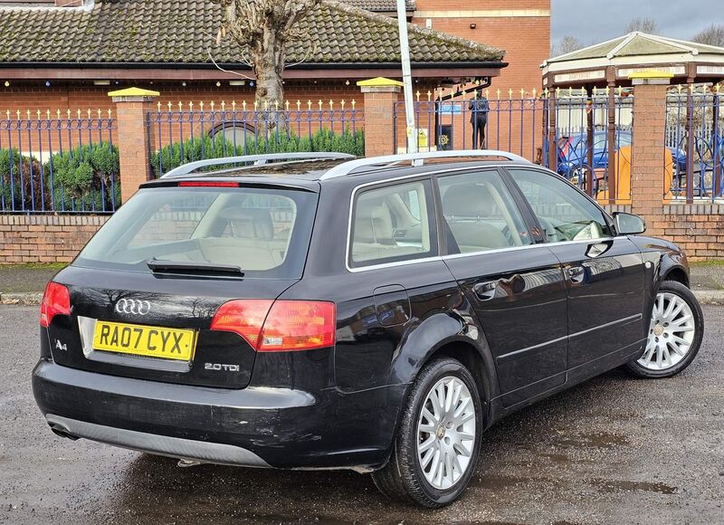 AUDI A4 AVANT