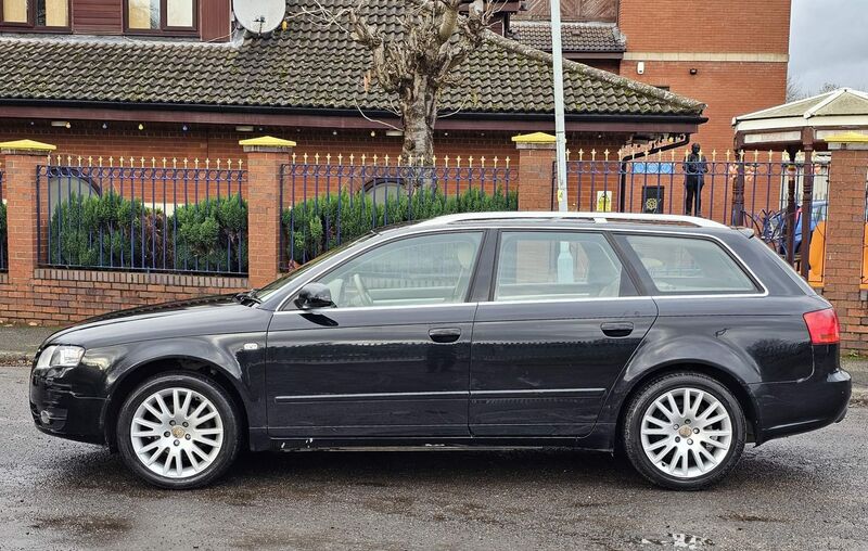 AUDI A4 AVANT