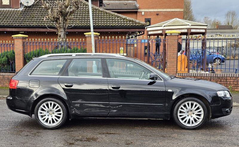 AUDI A4 AVANT