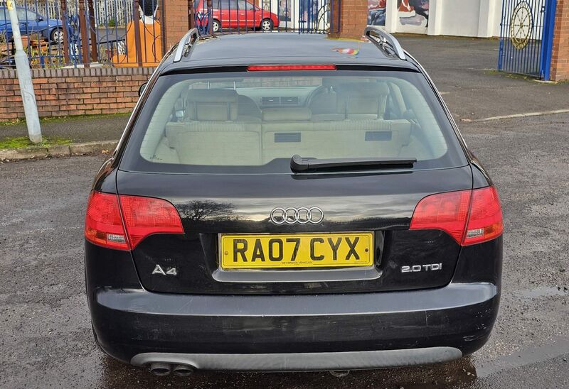 AUDI A4 AVANT