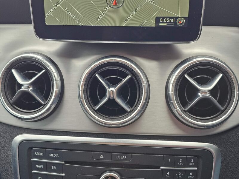 MERCEDES-BENZ CLA