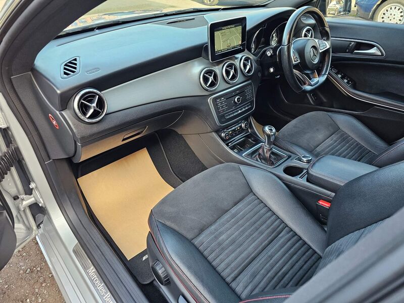 MERCEDES-BENZ CLA