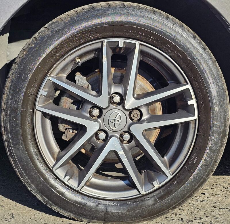 TOYOTA AURIS