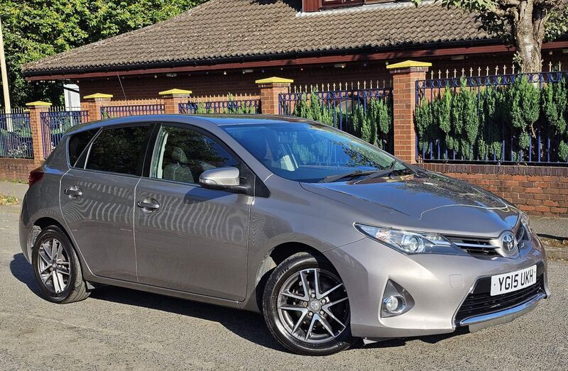 TOYOTA AURIS