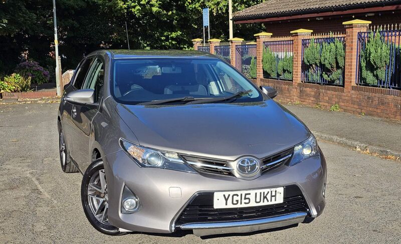 TOYOTA AURIS