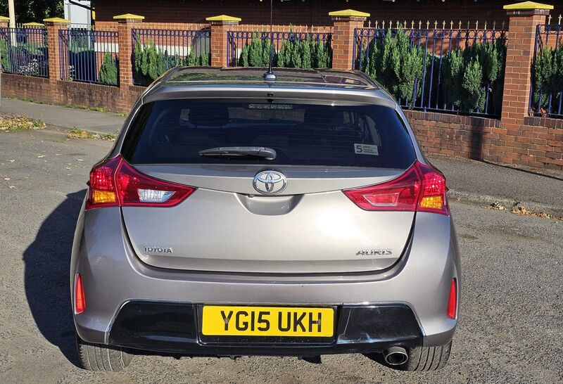 TOYOTA AURIS