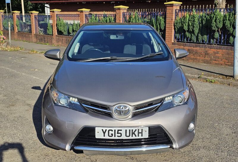 TOYOTA AURIS