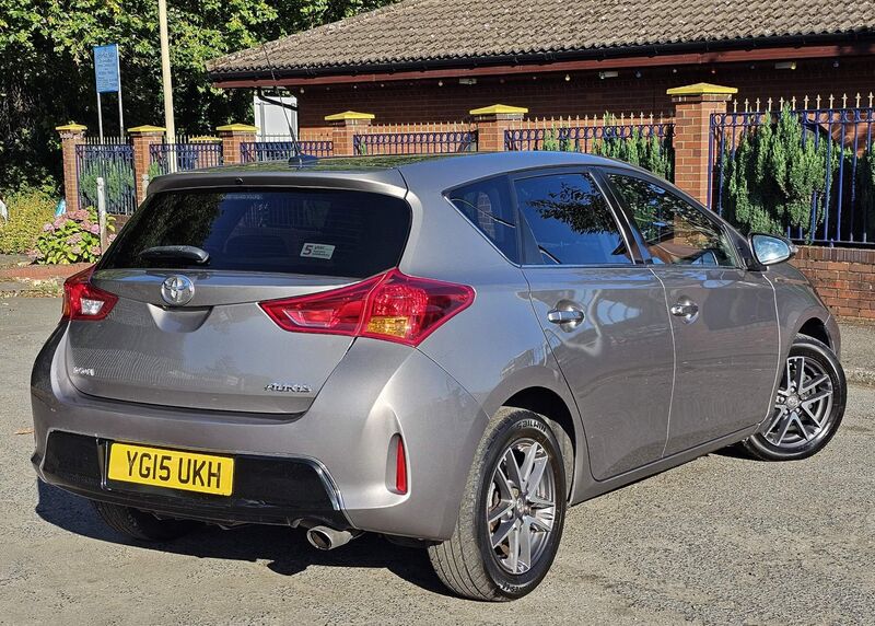 TOYOTA AURIS