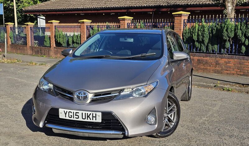 TOYOTA AURIS