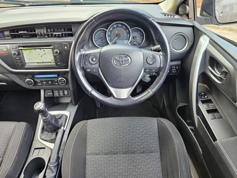TOYOTA AURIS