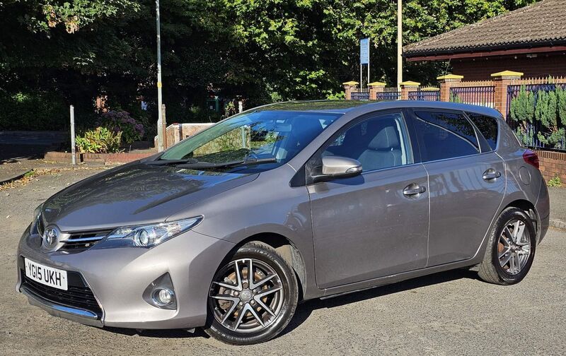 TOYOTA AURIS