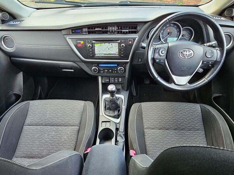TOYOTA AURIS