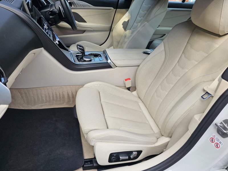 BMW 8 SERIES