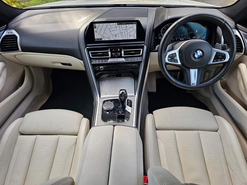 BMW 8 SERIES