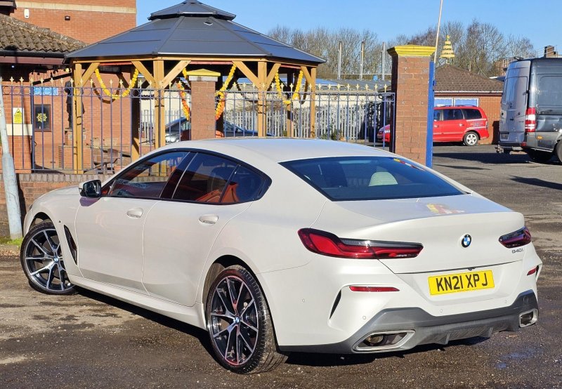 BMW 8 SERIES