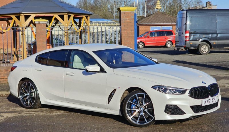 BMW 8 SERIES