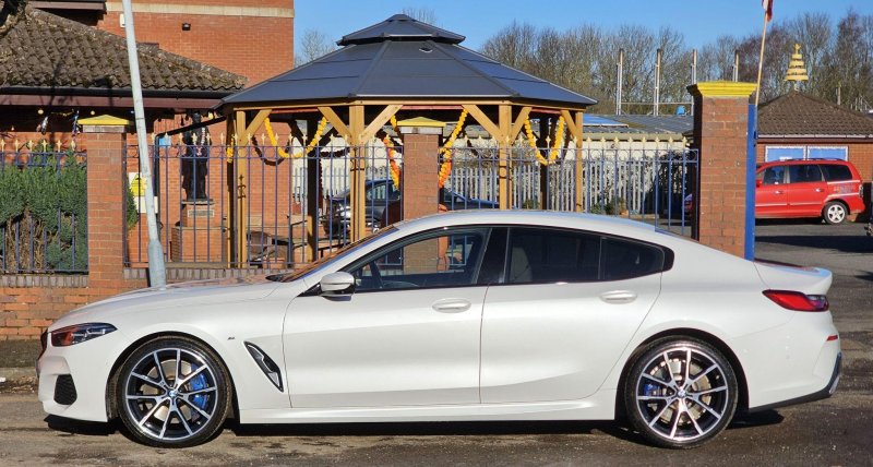 BMW 8 SERIES