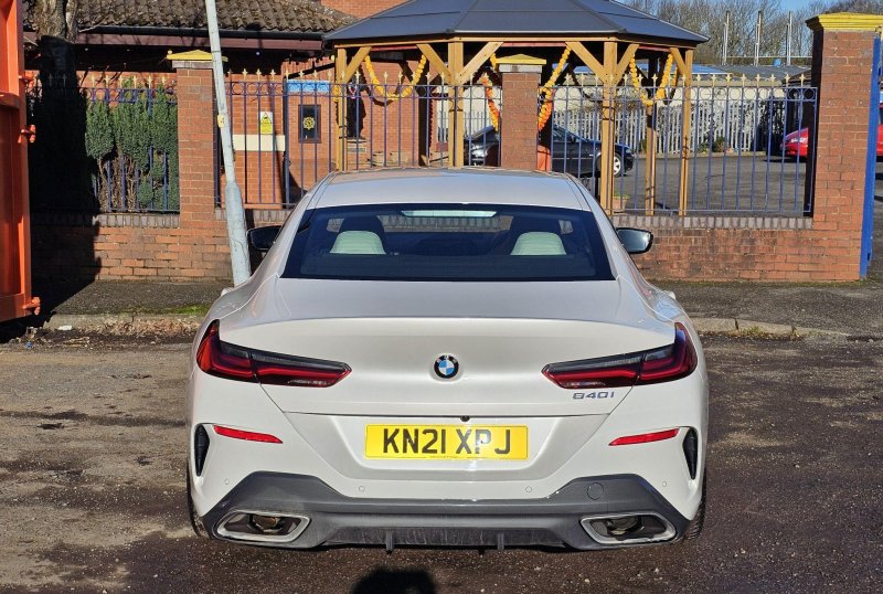 BMW 8 SERIES