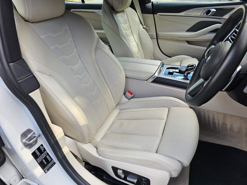 BMW 8 SERIES