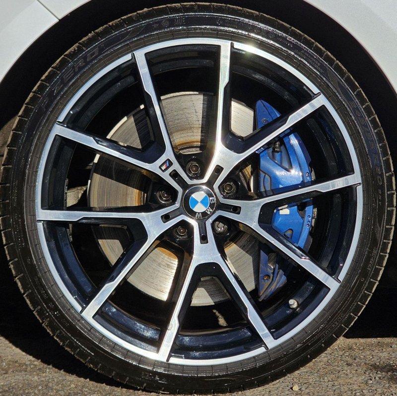 BMW 8 SERIES