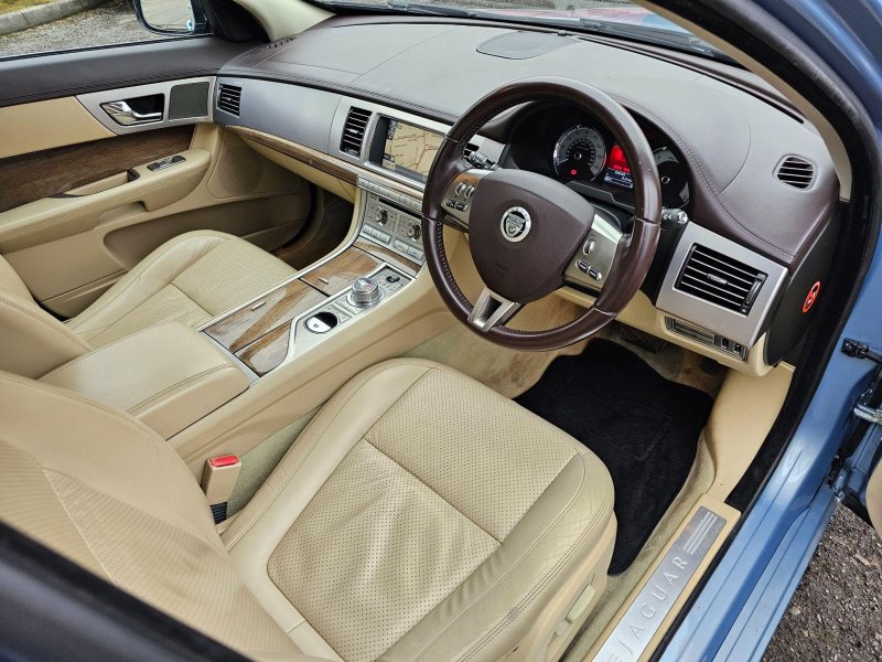 JAGUAR XF