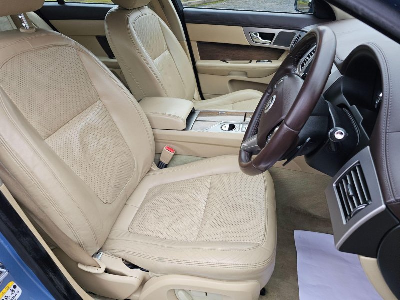JAGUAR XF