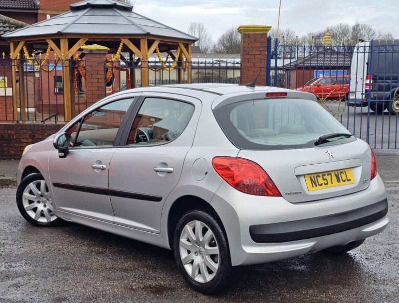 PEUGEOT 207