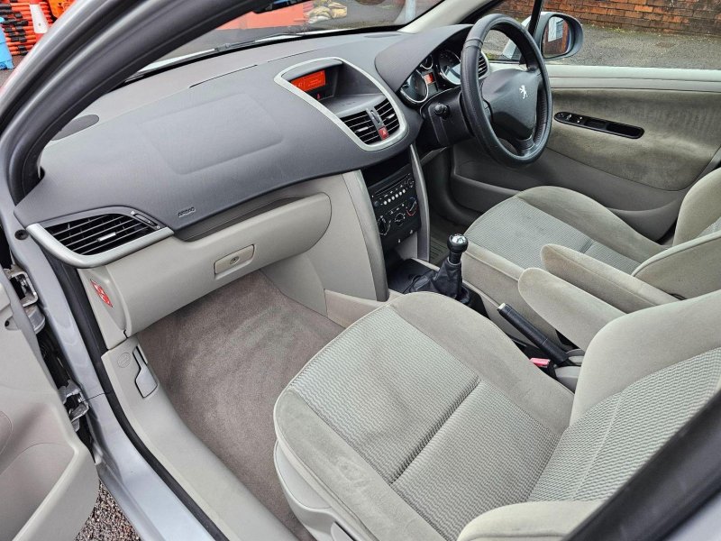 PEUGEOT 207