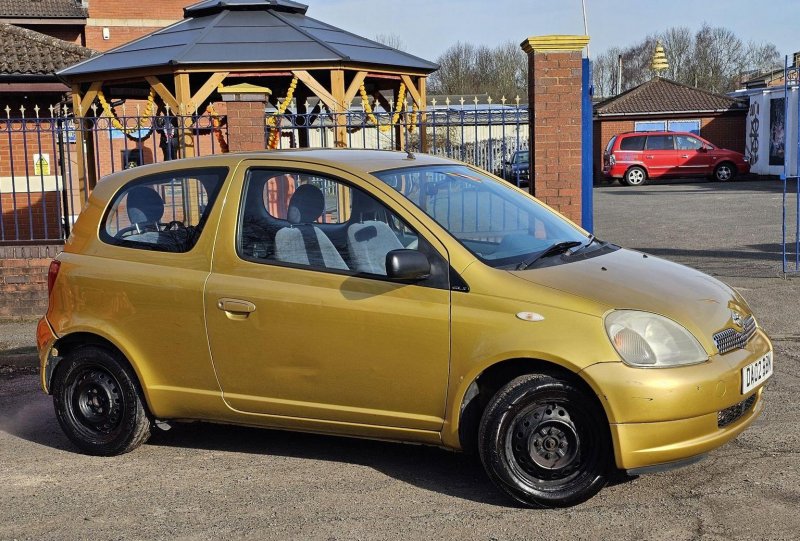 TOYOTA YARIS