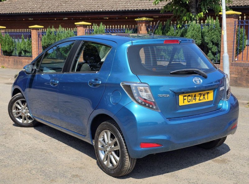 TOYOTA YARIS