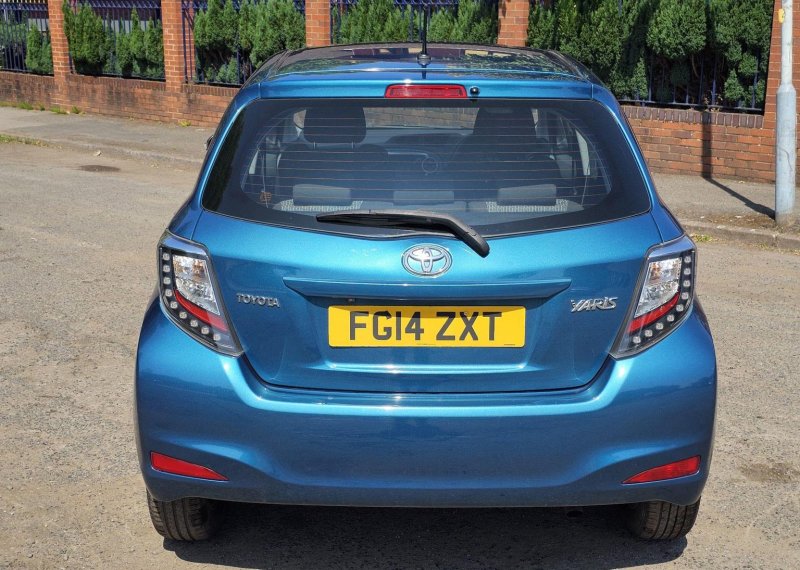 TOYOTA YARIS