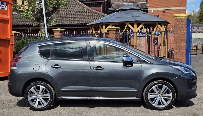 PEUGEOT 3008