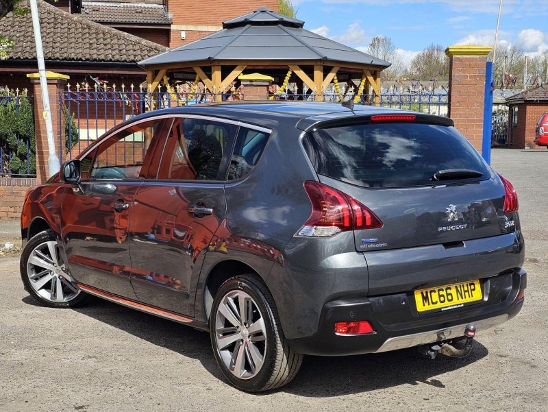 PEUGEOT 3008