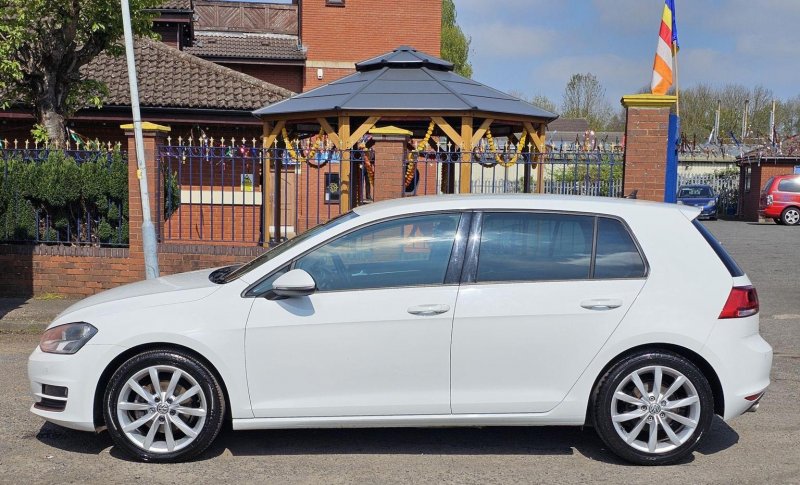 VOLKSWAGEN GOLF
