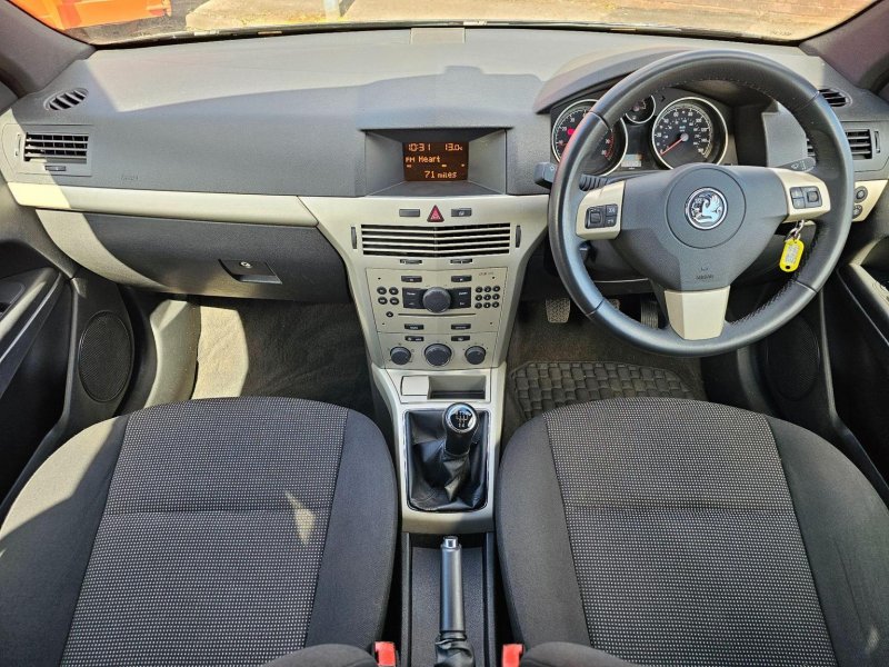 VAUXHALL ASTRA