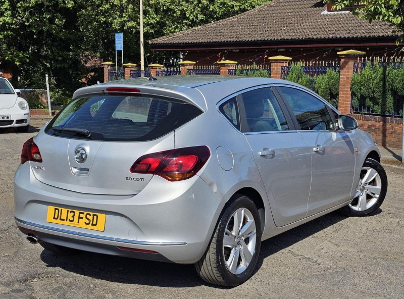 VAUXHALL ASTRA