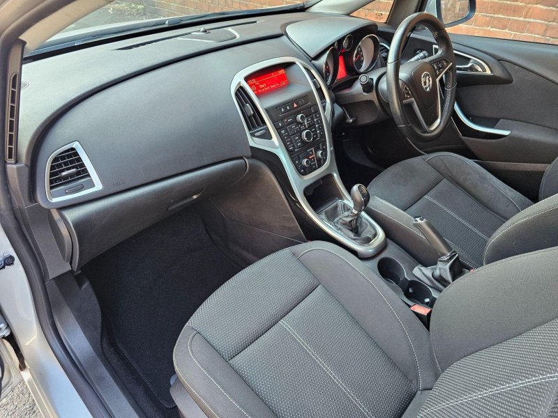VAUXHALL ASTRA