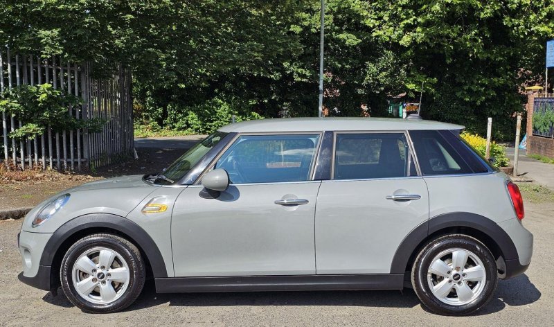 MINI HATCH