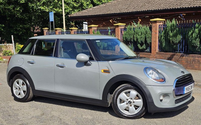 MINI HATCH