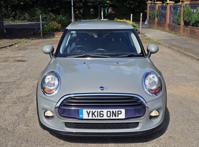 MINI HATCH