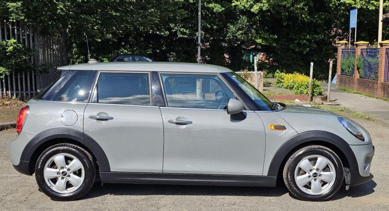 MINI HATCH