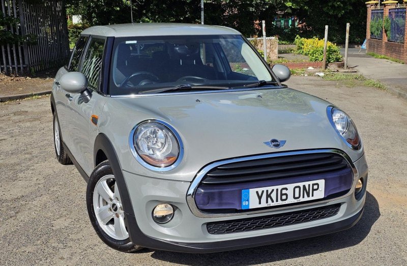MINI HATCH