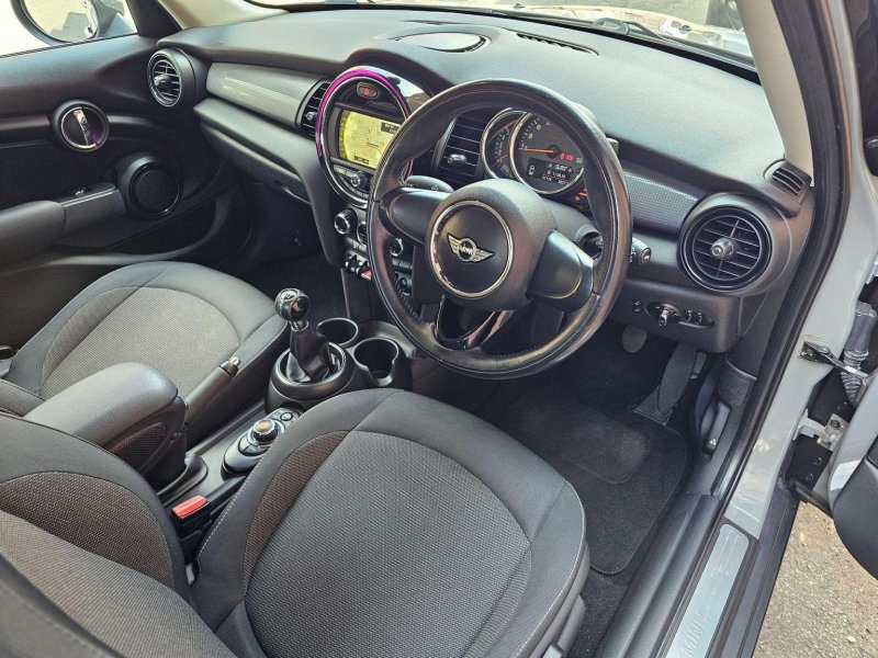 MINI HATCH