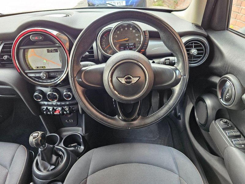 MINI HATCH