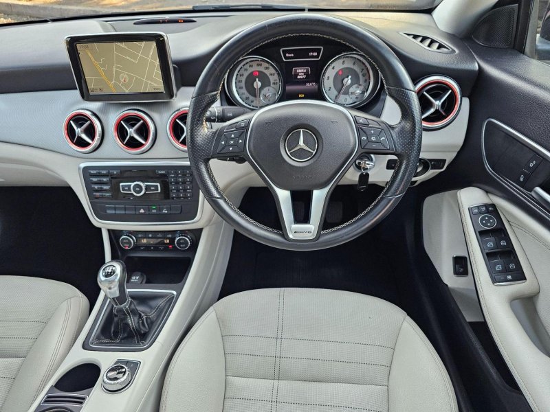 MERCEDES-BENZ CLA