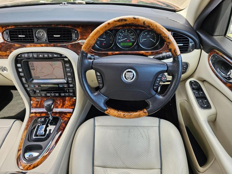 JAGUAR XJ